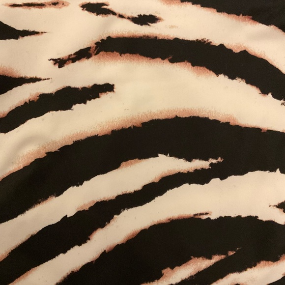 Fabletics 7/8 Zebra print Leggings - Picture 5 of 6